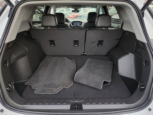 Used 2024 GMC Terrain SLT w/ Infotainment Package II image 35