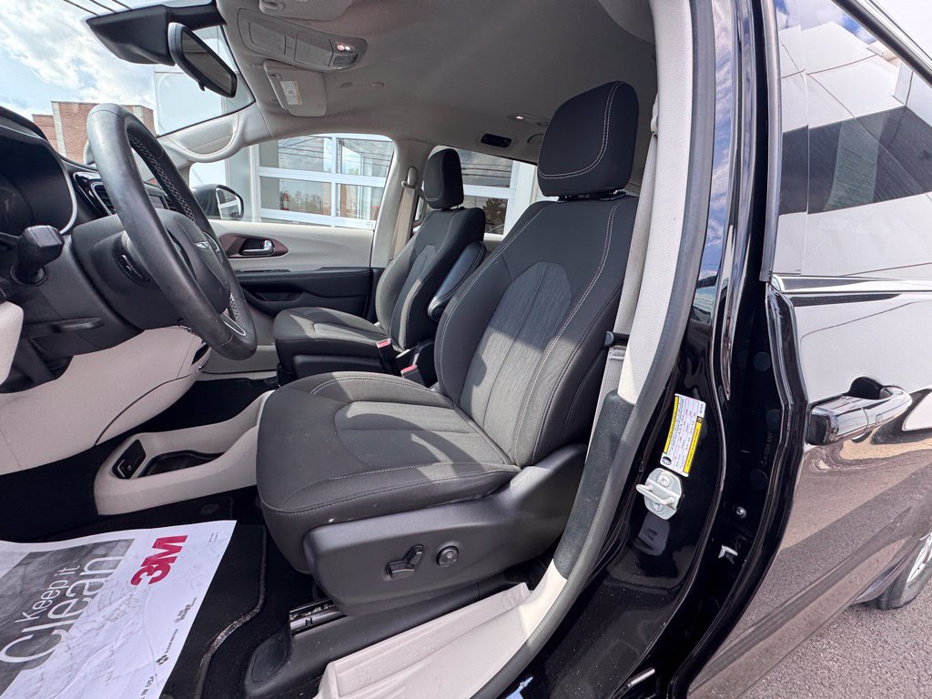 Used 2024 Chrysler Voyager LX FWD image 12