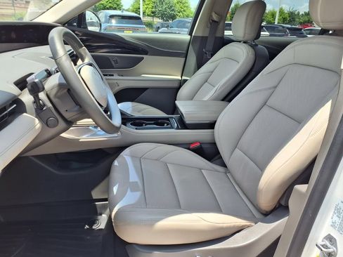 Used 2024 Lincoln Nautilus Premier AWD/4WD image 25
