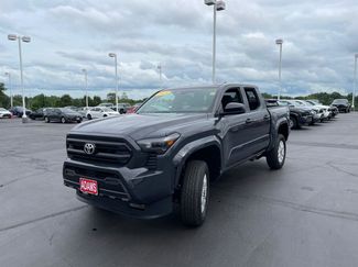 Used 2024 Toyota Tacoma SR video 3
