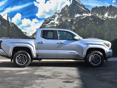 Used 2024 Toyota Tacoma TRD Sport image 2