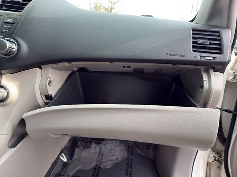 Used 2012 Toyota Highlander SE w/ Tow Pkg image 34