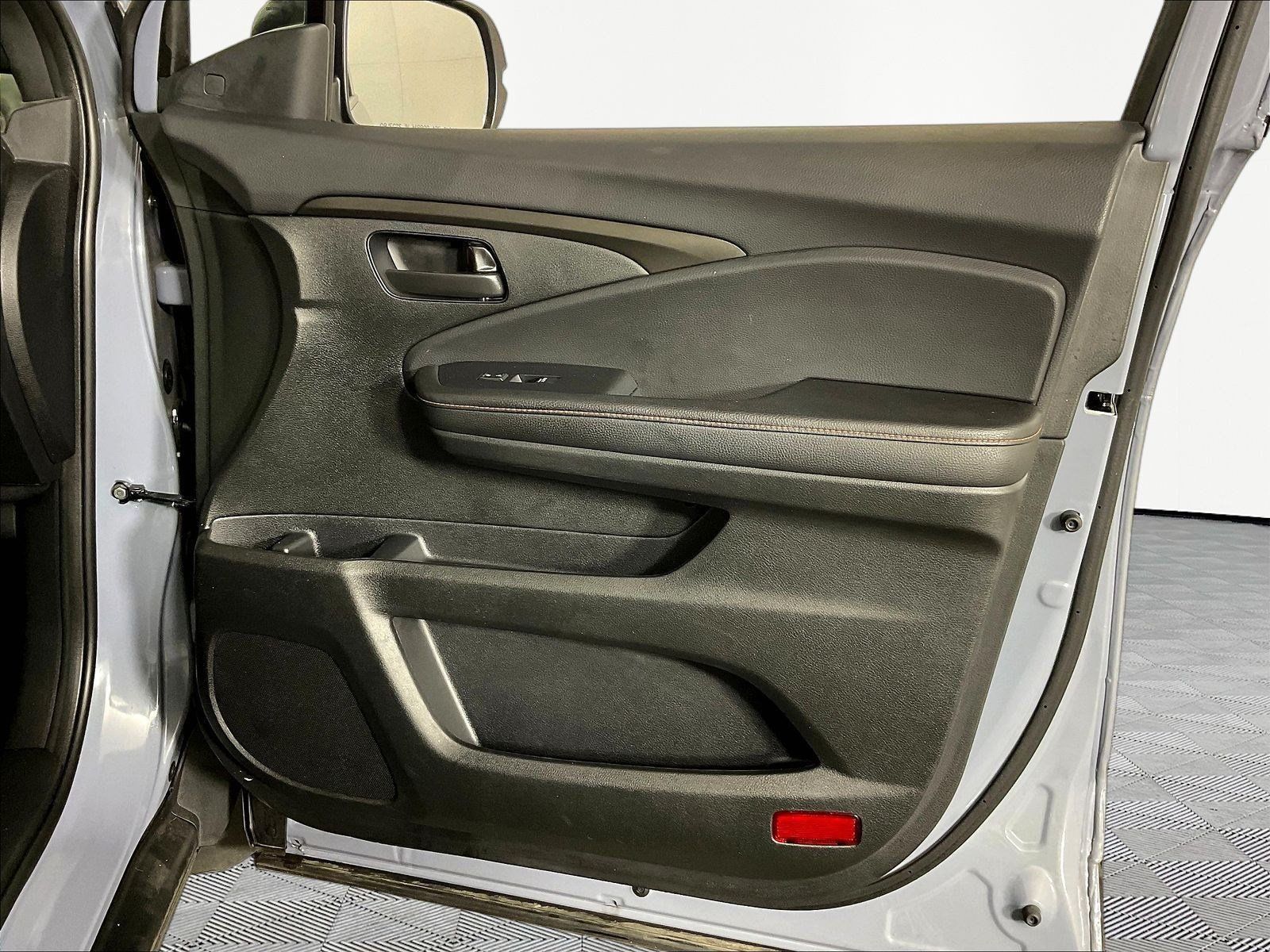 Used 2025 Honda Passport TrailSport image 28
