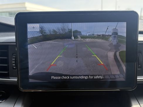 Used 2022 Ford Explorer XLT w/ Equipment Group 202A AWD/4WD image 26