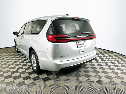 Certified 2024 Chrysler Pacifica Touring-L image 7