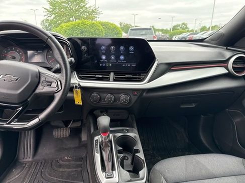 Used 2025 Chevrolet Trax RS w/ Driver Confidence Package FWD image 17