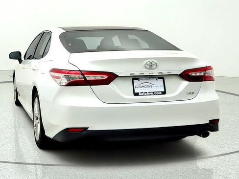 Used 2018 Toyota Camry XLE FWD image 6
