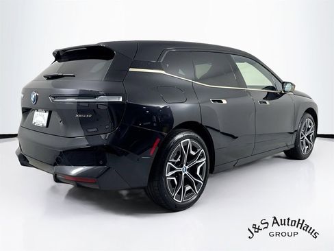Used 2024 BMW iX xDrive50 w/ Premium Package AWD/4WD image 7