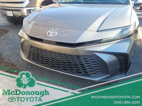 Used 2025 Toyota Camry SE image 10