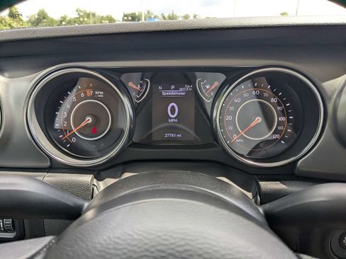 Used 2023 Jeep Gladiator Sport AWD/4WD image 25