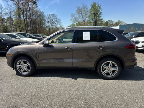 Used 2016 Porsche Cayenne S image 4