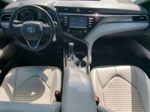 Used 2019 Toyota Camry SE FWD image 12