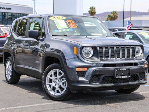Used 2023 Jeep Renegade Latitude AWD/4WD image 1
