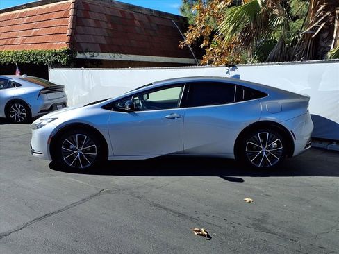 Certified 2023 Toyota Prius XLE image 3