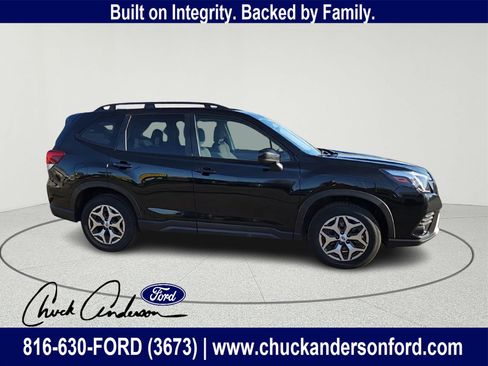 Used 2023 Subaru Forester Premium image 2