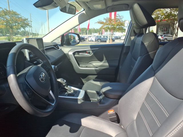 Used 2025 Toyota RAV4 XLE Premium AWD/4WD image 5
