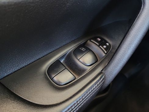 Used 2019 Nissan Rogue S FWD image 27