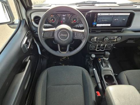 Used 2025 Jeep Wrangler Unlimited Sport AWD/4WD image 14