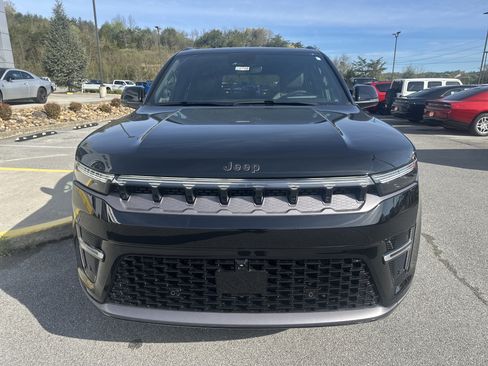 New 2026 Jeep Grand Wagoneer Limited AWD/4WD image 4