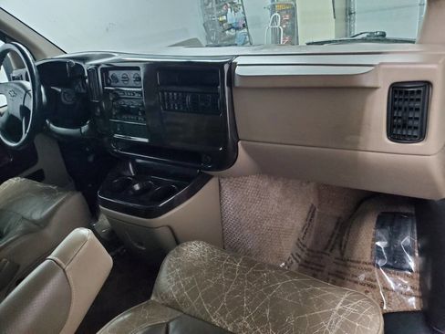 Used 2006 Chevrolet Express 1500 w/ Preferred Equipment Group image 13