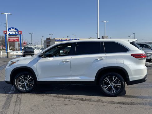 Used 2019 Toyota Highlander LE image 16