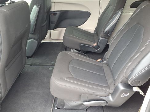 Used 2023 Chrysler Voyager LX FWD image 21
