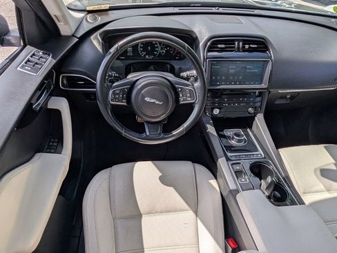 Used 2017 Jaguar F-PACE Prestige image 13