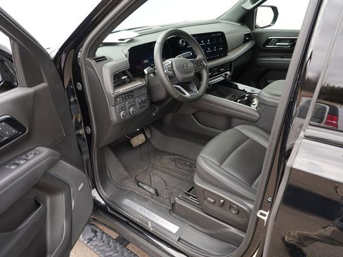 Used 2025 Chevrolet Tahoe Z71 w/ Comfort Package image 13