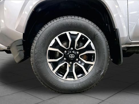 Used 2020 Toyota Tacoma TRD Sport w/ Technology Package AWD/4WD image 11