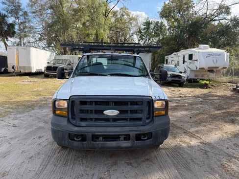 Used 2006 Ford F350 2WD Regular Cab DRW Super Duty image 2