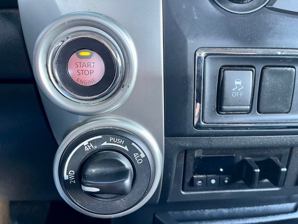 Used 2017 Nissan Titan SV AWD/4WD image 16