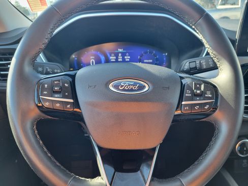 Used 2022 Ford Escape Titanium w/ Class II Trailer Tow Package image 8