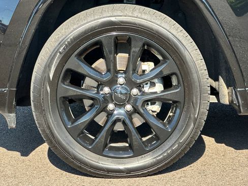Used 2020 Jeep Grand Cherokee Altitude AWD/4WD image 25