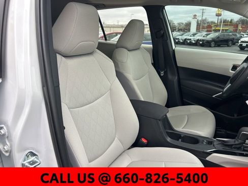 Used 2024 Toyota Corolla Cross LE w/ Moonroof Package image 6