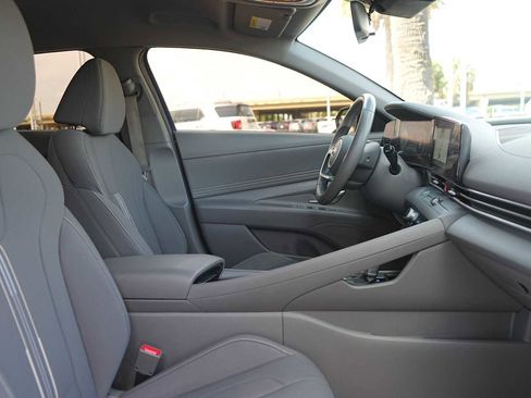 Used 2023 Hyundai Elantra SEL w/ Convenience Package FWD image 15