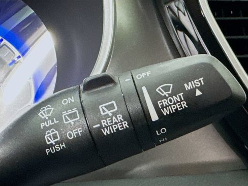 Used 2024 Chrysler Pacifica Touring-L FWD image 14