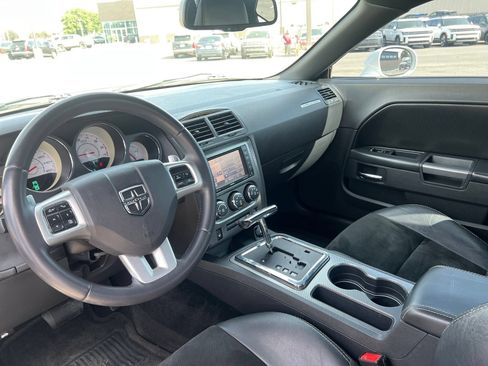 Used 2014 Dodge Challenger R/T RWD image 32