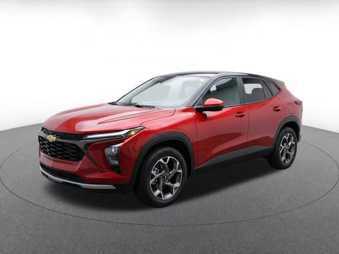 Used 2025 Chevrolet Trax LT w/ LT Convenience Package FWD image 7
