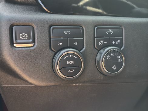 Used 2024 Chevrolet Silverado 1500 LT AWD/4WD image 27