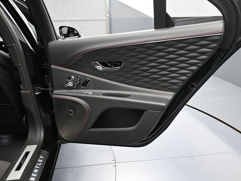 Used 2024 Bentley Flying Spur W12 image 29