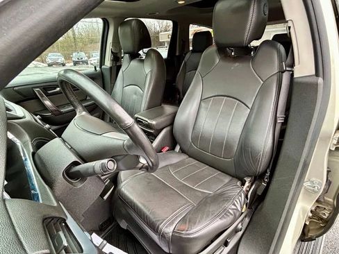 Used 2017 Chevrolet Traverse Premier image 12