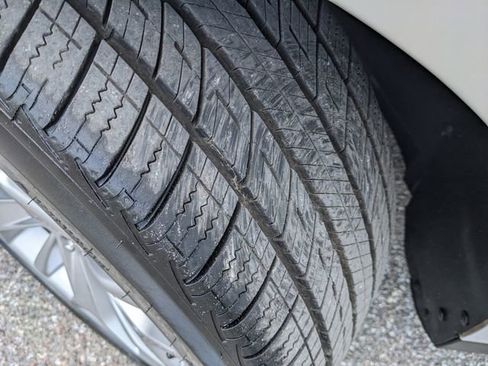 Used 2018 Ford Taurus Limited FWD image 34