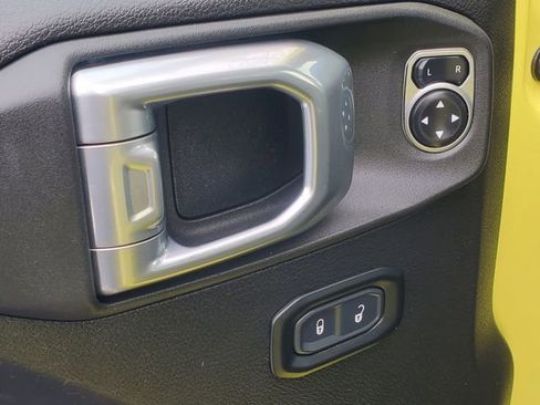 Used 2024 Jeep Wrangler Unlimited Rubicon image 16