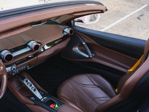 Used 2021 Ferrari 812 GTS RWD image 53