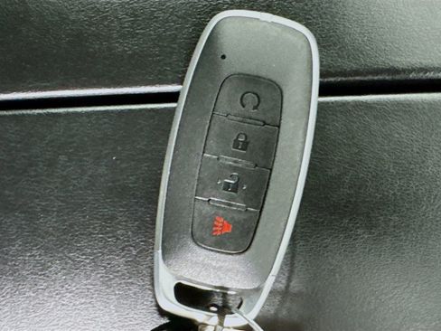 Used 2023 Nissan Rogue SV image 36