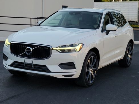 Used 2019 Volvo XC60 T5 Momentum w/ Multimedia Package image 1