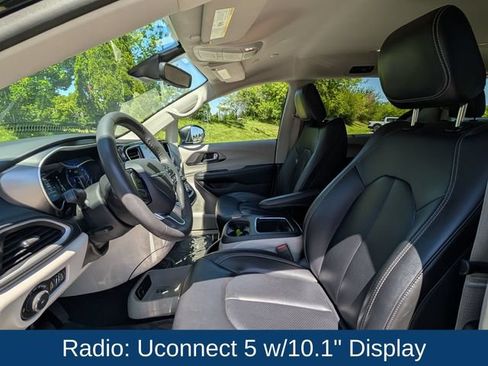 Used 2023 Chrysler Pacifica Touring-L FWD image 10