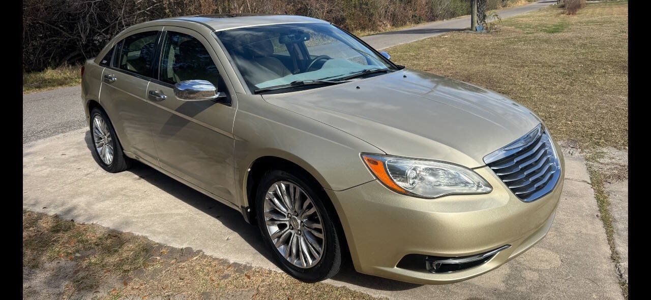 Used 2011 Chrysler 200 Limited FWD image 2