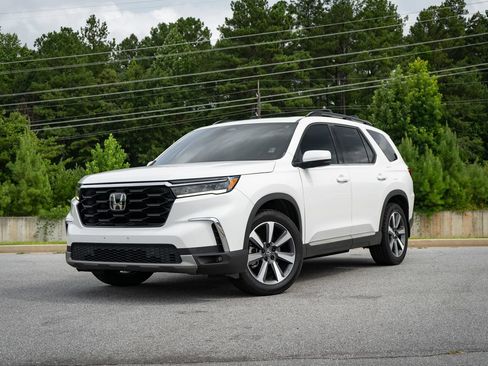Used 2023 Honda Pilot Touring image 1