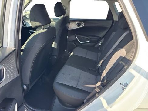 Certified 2025 Kia Soul LX w/ LX Technology Package FWD image 12